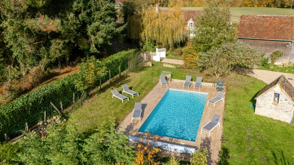 Vue piscine La Gourmandière aux Bruyères